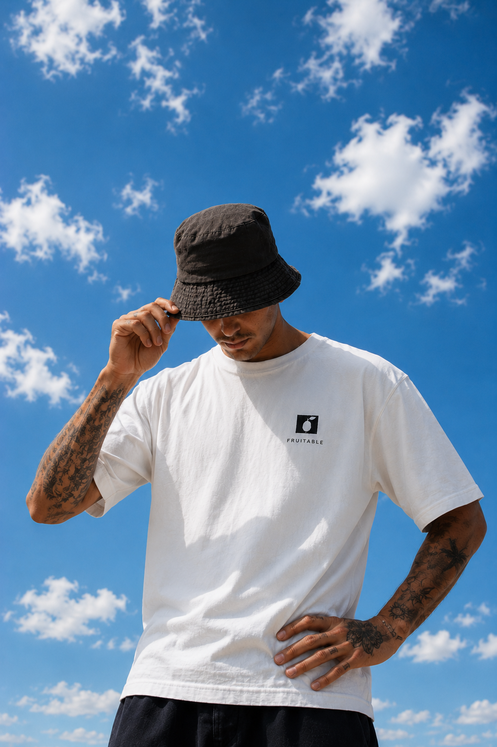FRUITABLE Noir Essential T-Shirt